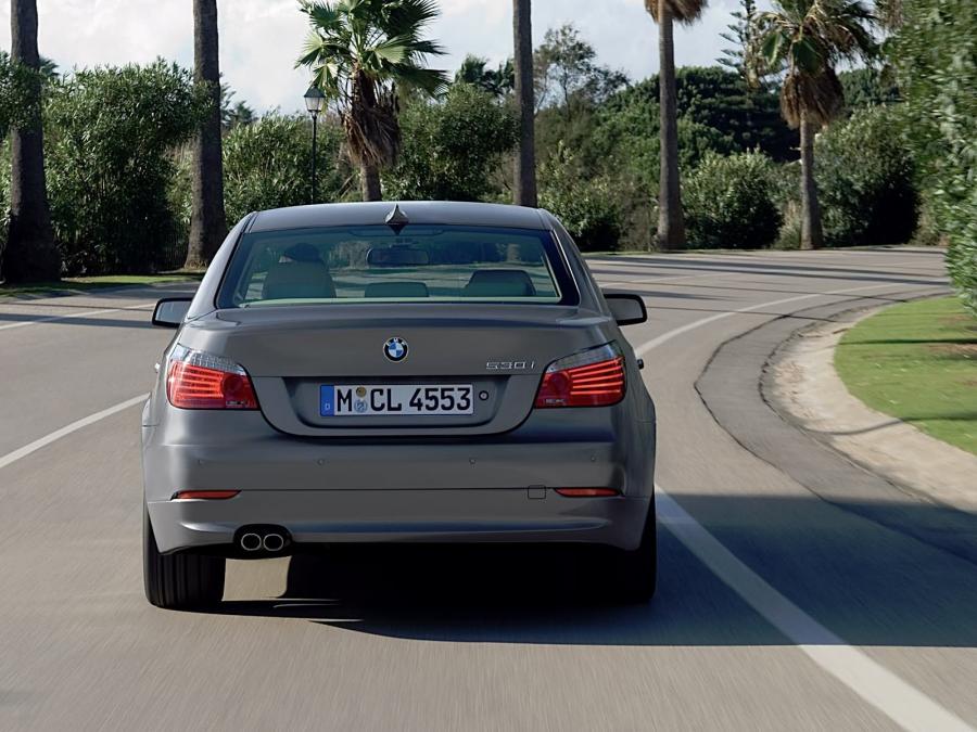  BMW 530i 2007 года  (фото 27 из 30)